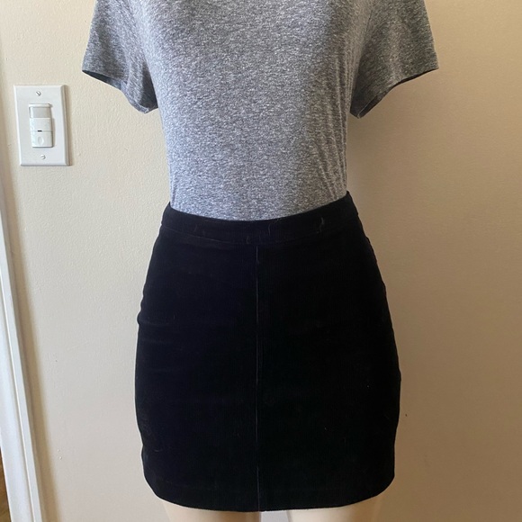 NWT - Forever 21 - Black Mini Skirt - Size S - Picture 1 of 4